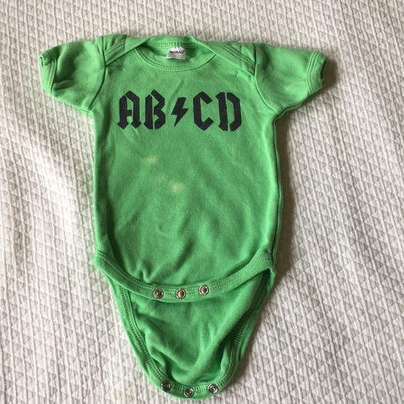 Old Navy Onesies (SET OF 5) - Picture 9 of 12